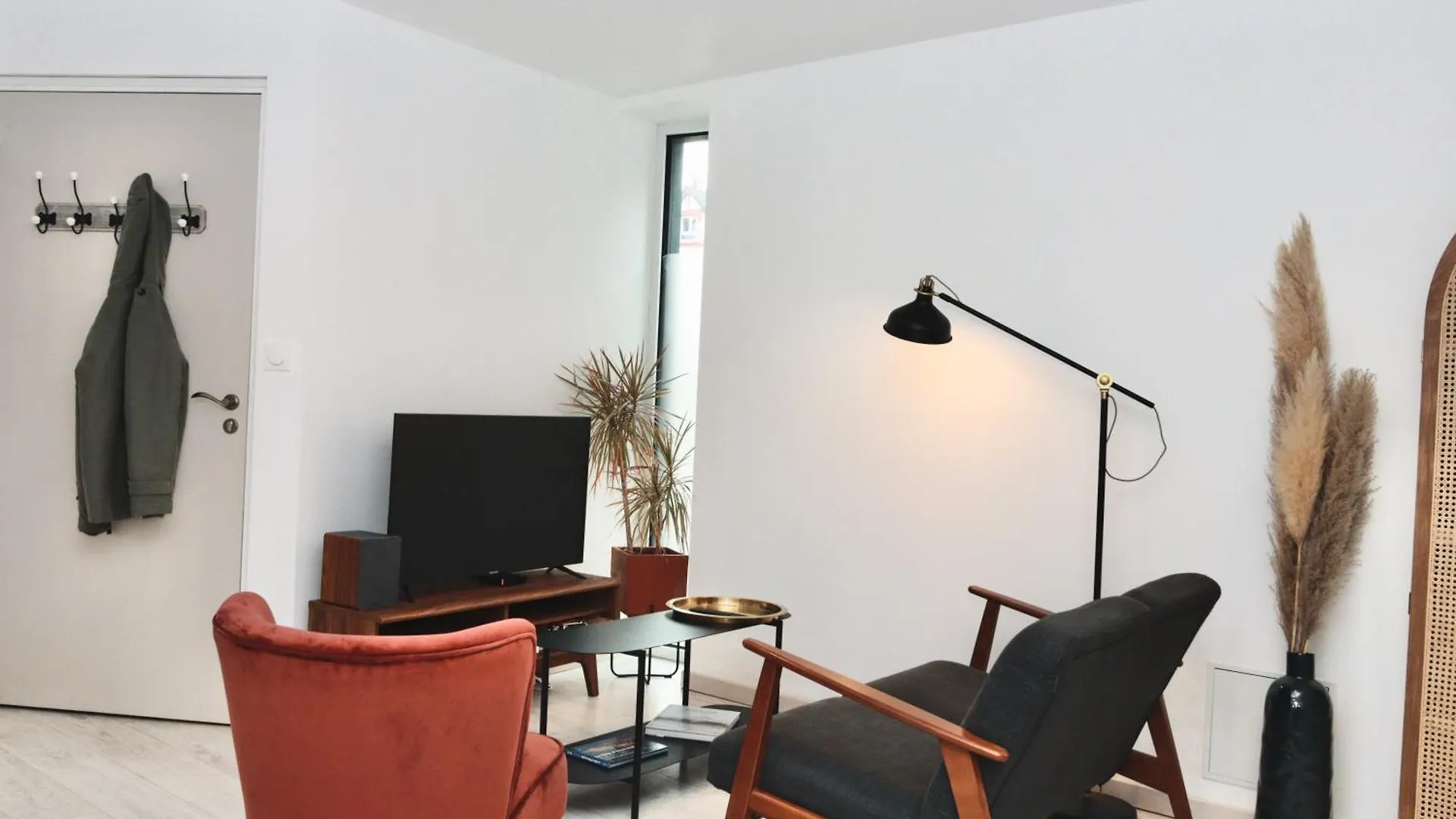 Apartment La Source - Spacieux T2 Au Coeur Du Village, A 5Min Des Plages Saint-Meloir-des-Ondes France